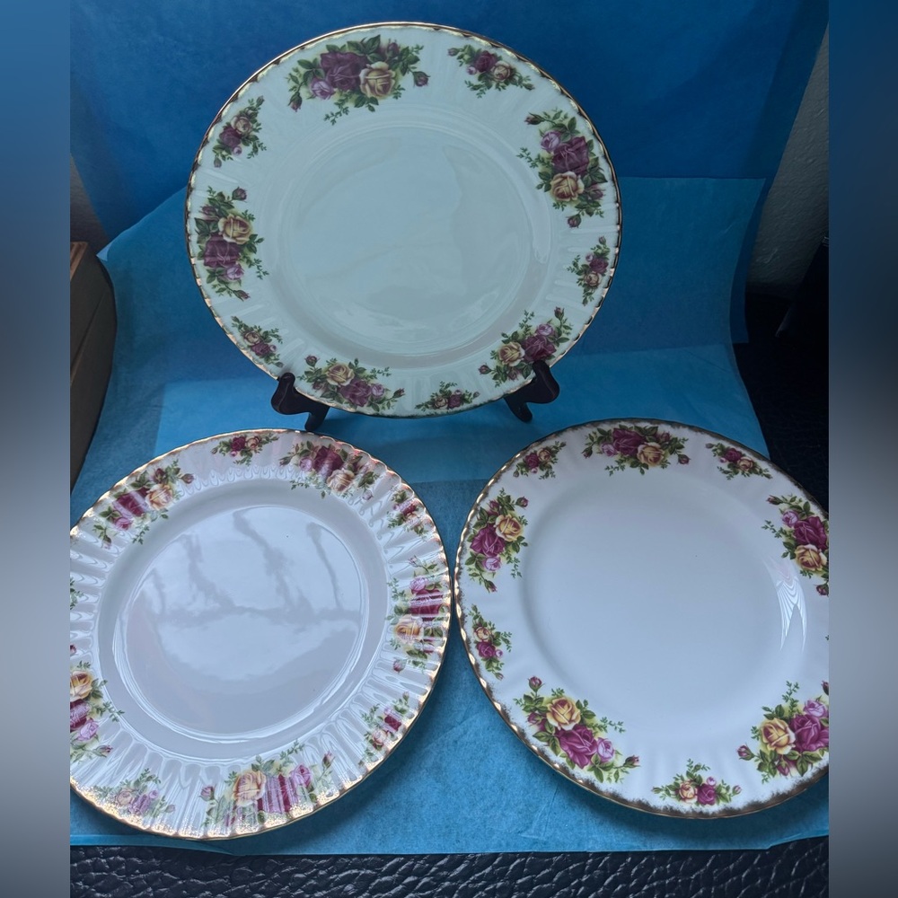 Set Of 3 Old Bountry Roses ROYAL
ALBERT Dinner Plates